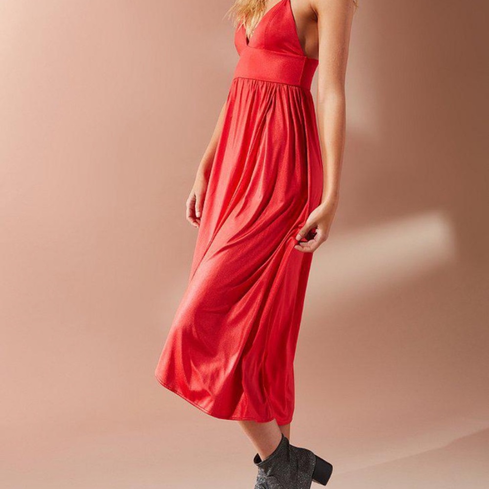 Urban Outfitters • Luciana Tulip Hem Midi Dress